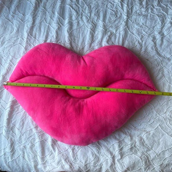 Amazon Pink Lips Shaped Pillow Stitch Down Middle - Picture 5 of 6